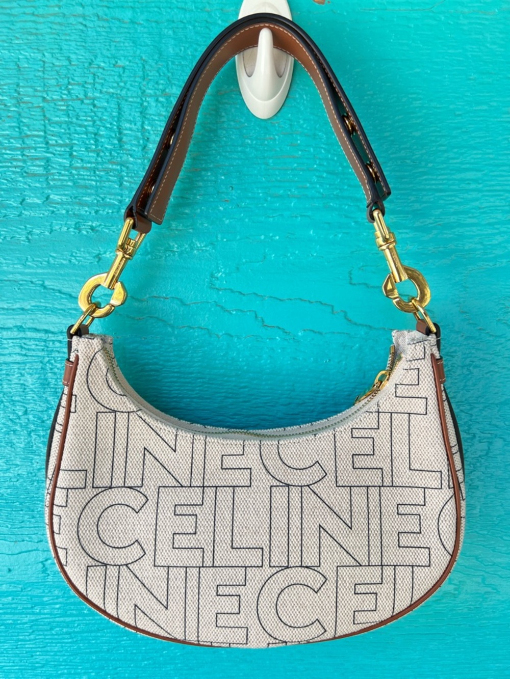 Celine AUTHENTICATED Ava Medium Strap Bag Celine Logo Natural Tan EUC